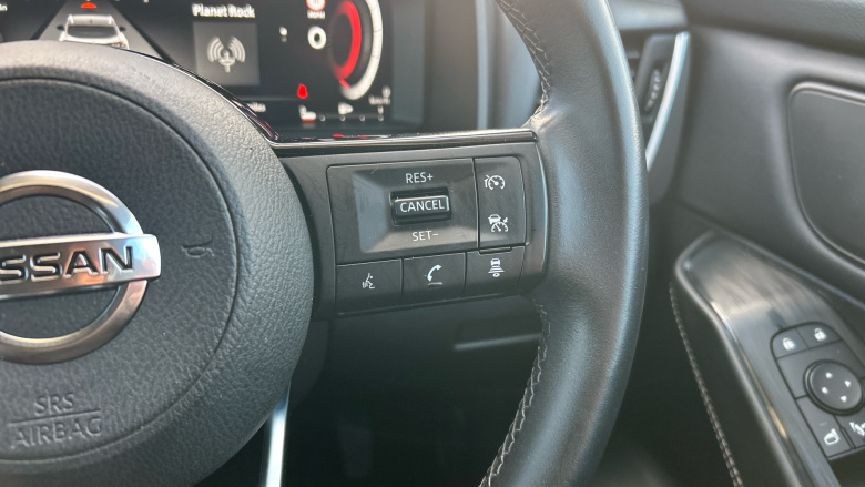 Nissan Qashqai 1.3 DiG-T MH N-Connecta 5dr Petrol Hatchback